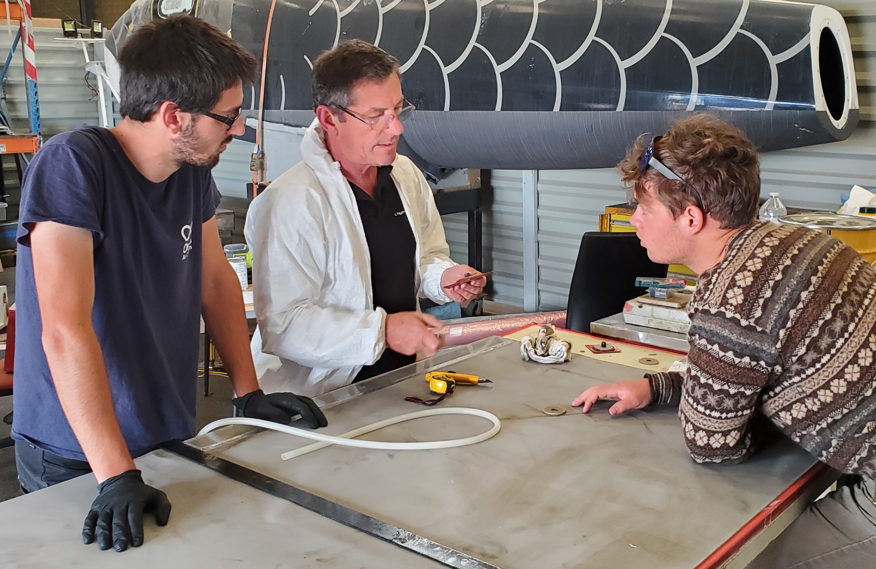 Atelier matériaux composites rénovation de L'Hydroptère | Composite materials renovation for L'Hydroptère